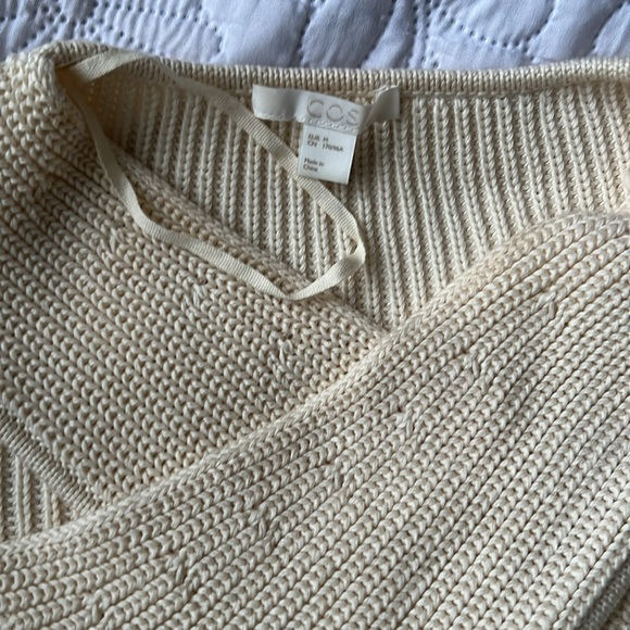 COS Cut-Out Jumper Sweater NWOT! Cream Heavyweight Knit Size M - Picture 3 of 5